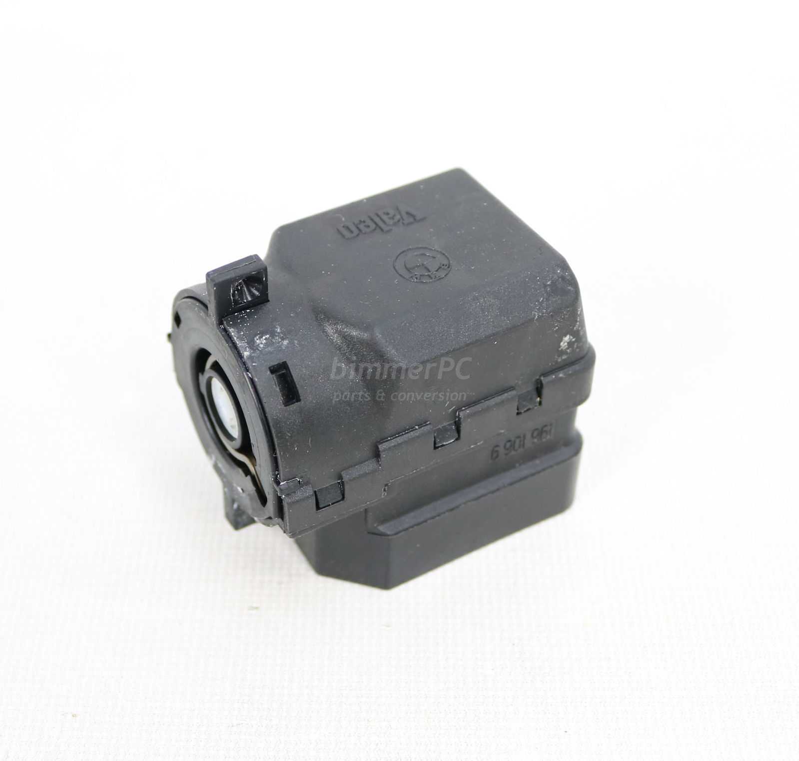 Picture of BMW 61326901961 Steering Column Ignition Switch E38 E39 E46 E83 E53 E85 E86 for sale