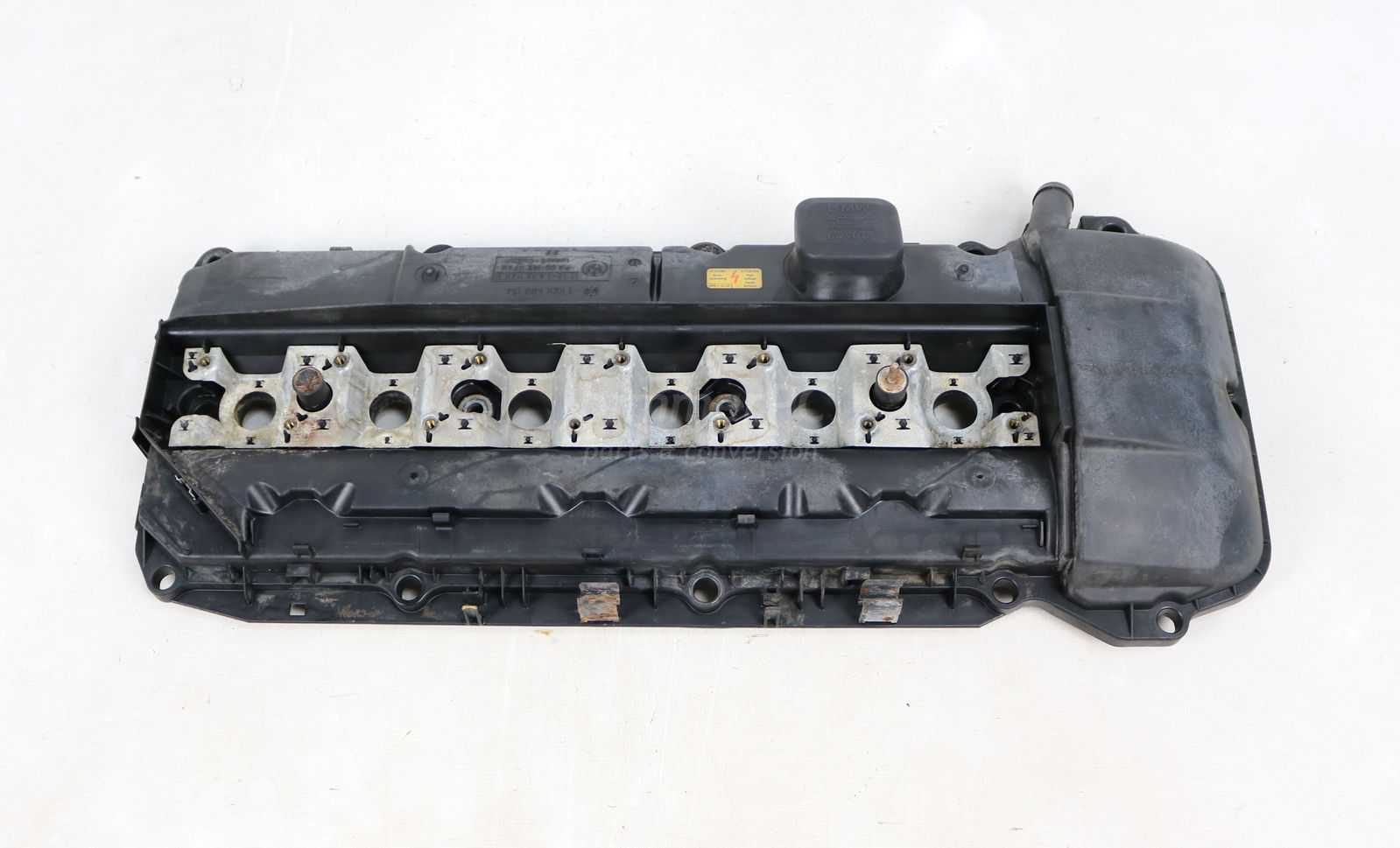 Picture of BMW 11121432928 Engine Cylinder Head Valve Cover M52tu M54 E46 E39 E53 E36 for sale