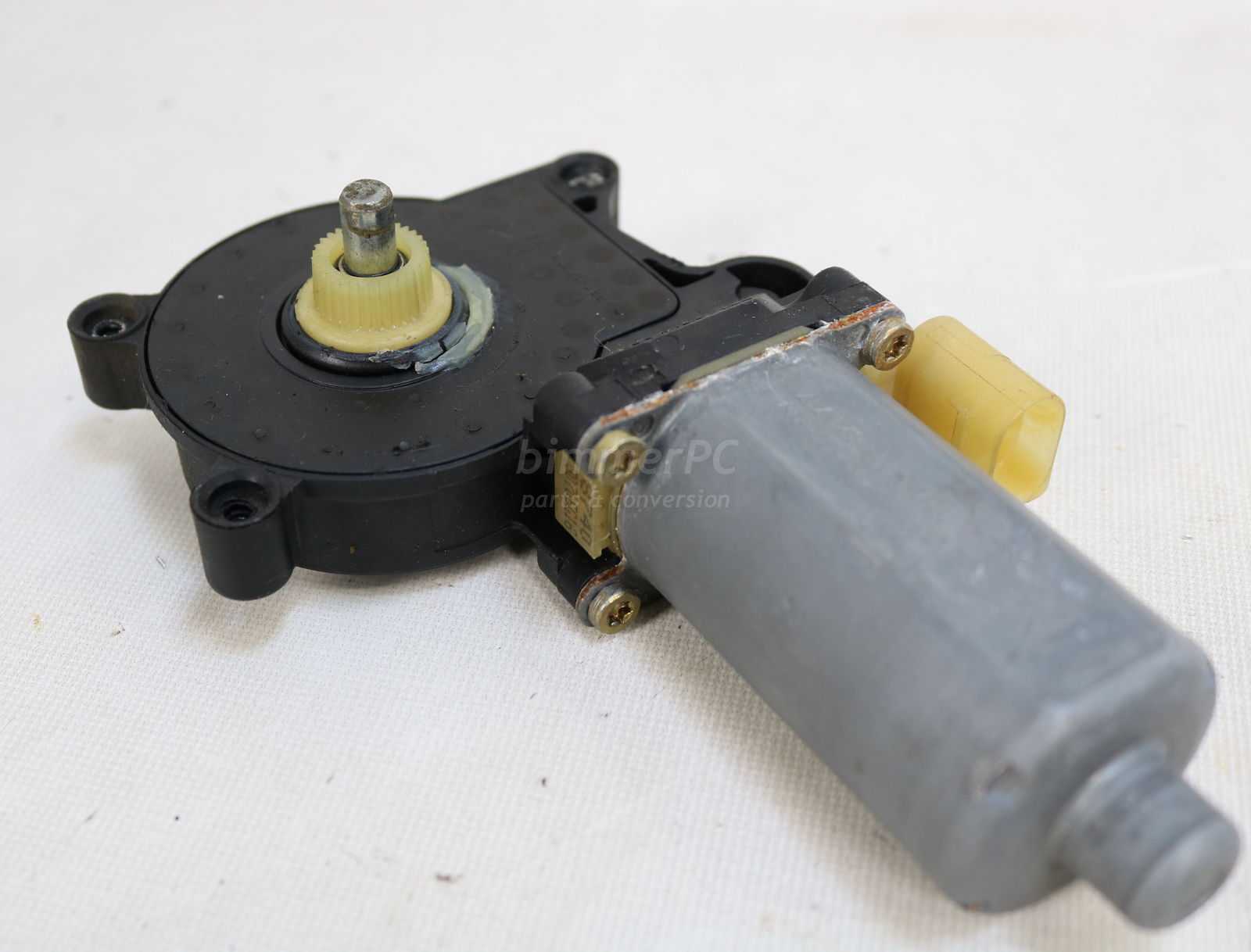 Picture of BMW 67628362064 Door Power Window Drive Motor Lifting Gearbox E46 E53 E64 E85 for sale