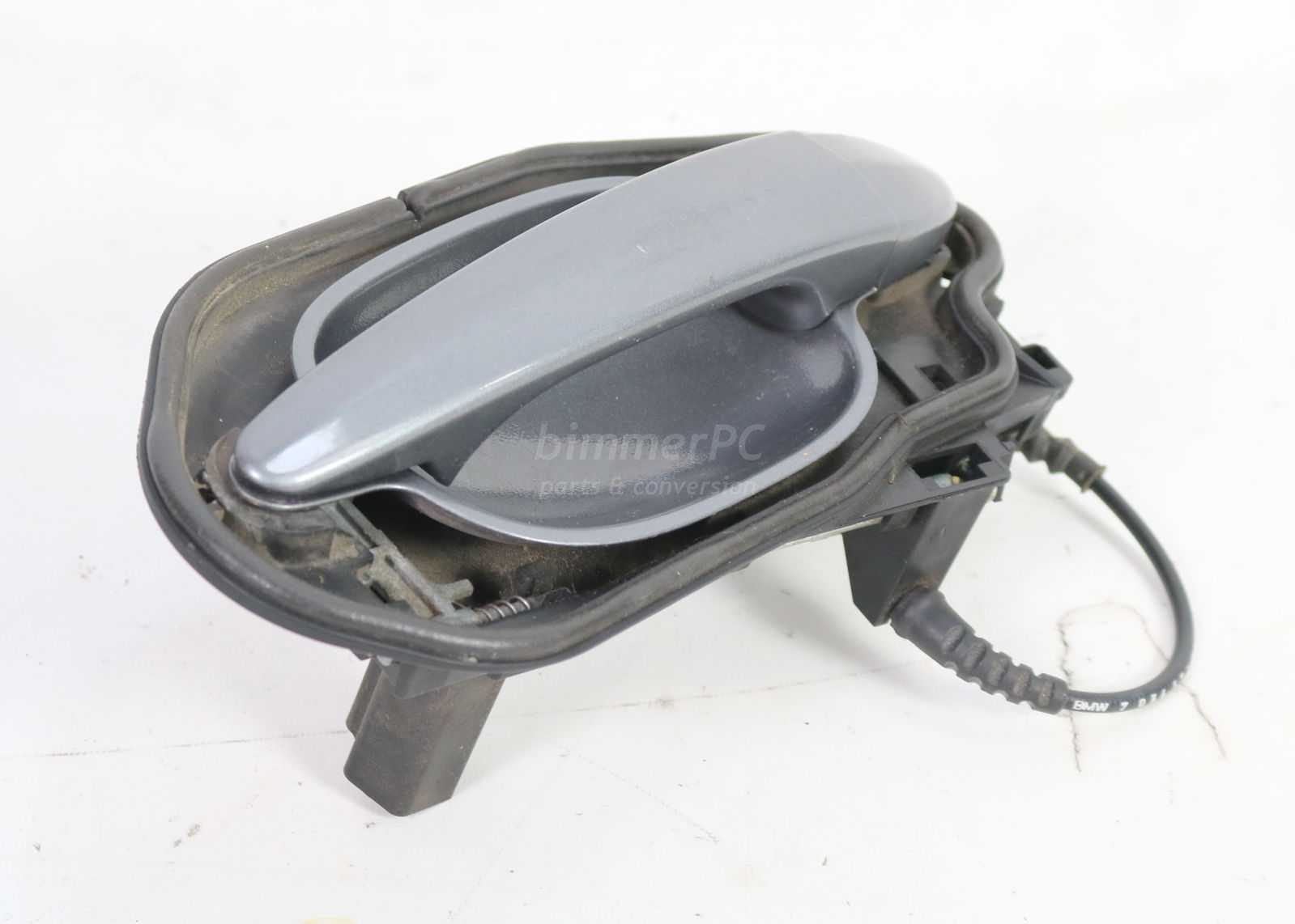 Picture of BMW 51217199556 Right Door Handle Exterior Outside Pull w Mounting Frame Front Rear E60 E61 for sale