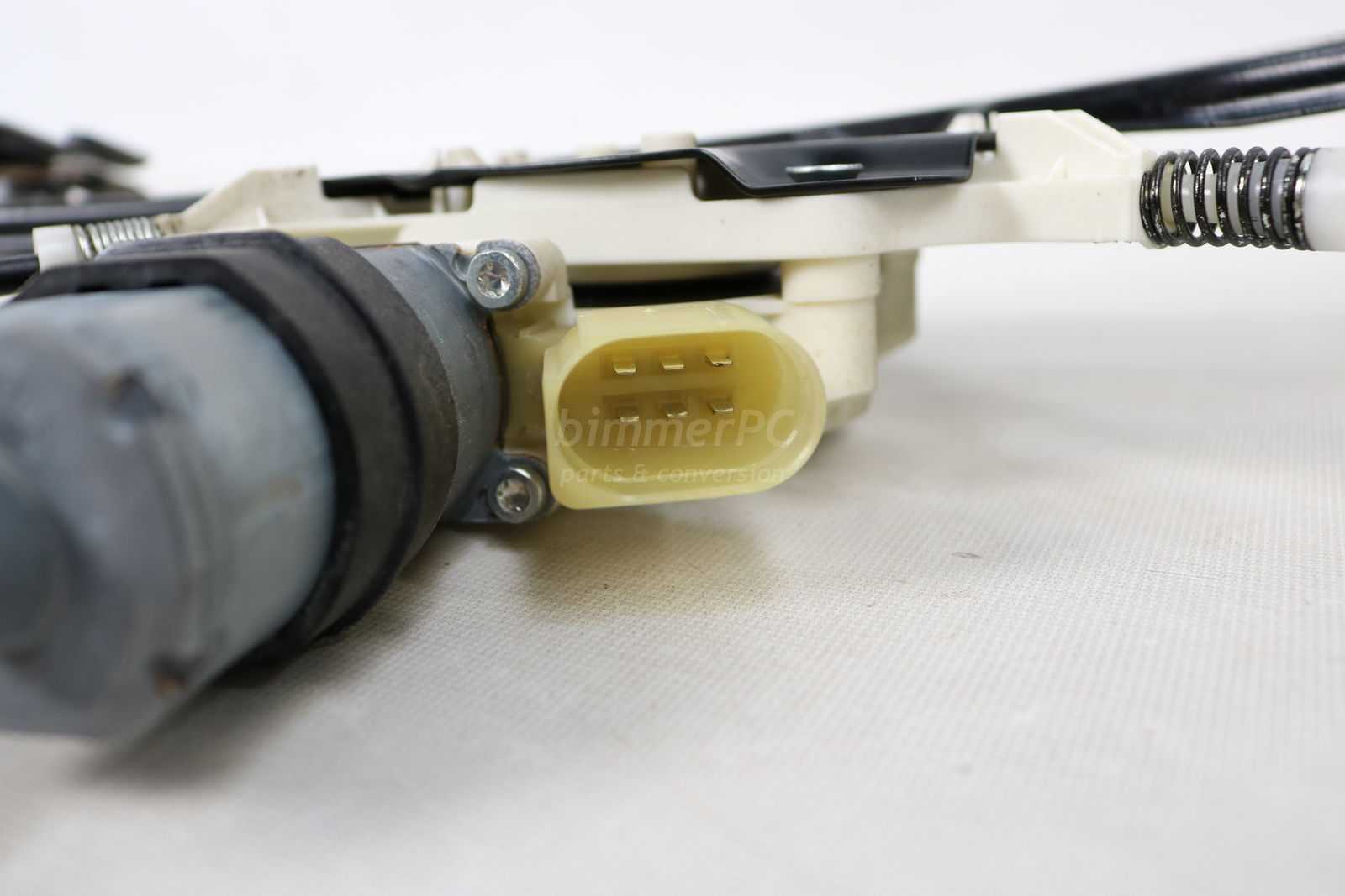 Picture of BMW 51337184384 Right Front Passengers Door Window Regulator Motor E60 E61 for sale