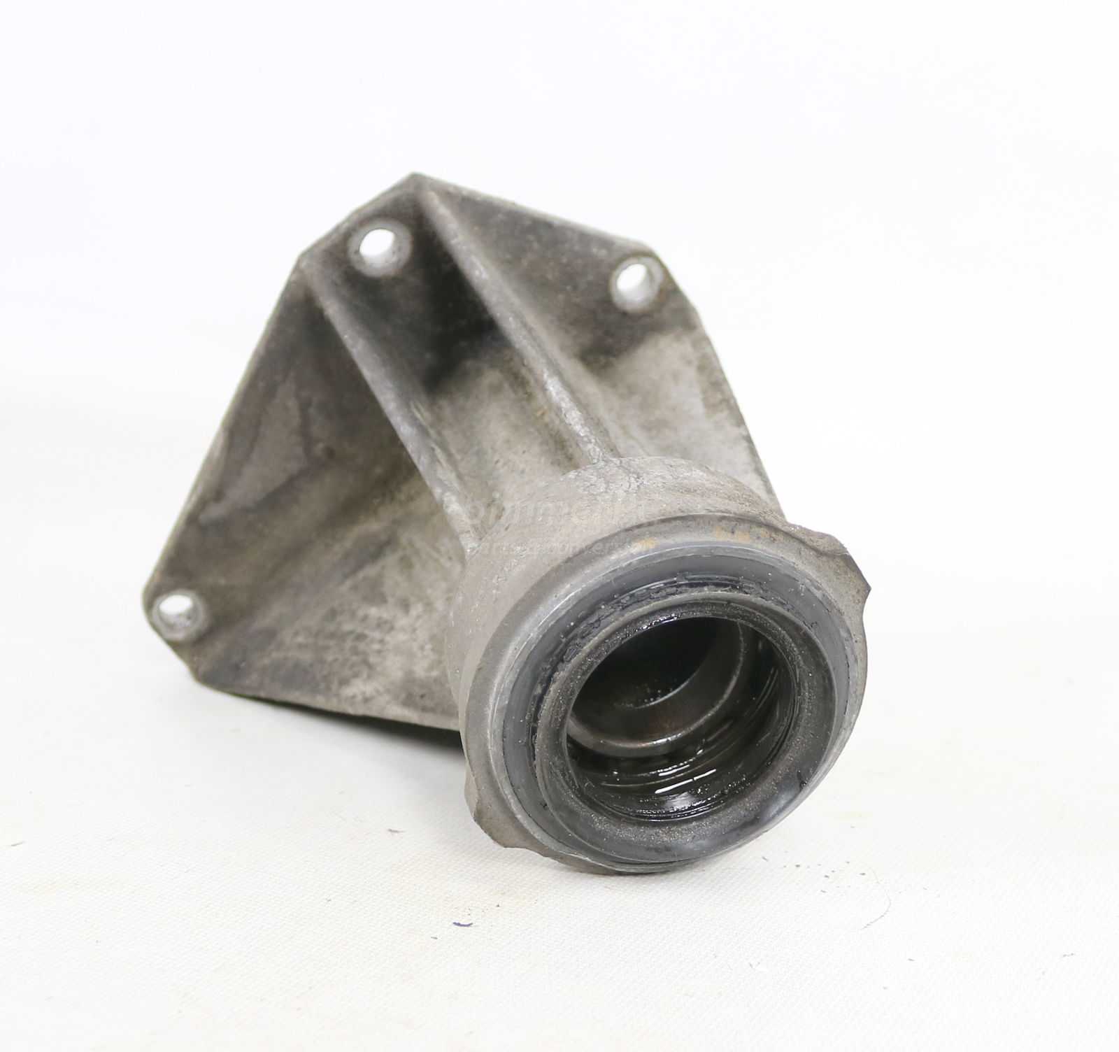 Picture of BMW  Right Front Axle Oilpan Support Output Shaft Bracket E53 X5 V8 for sale