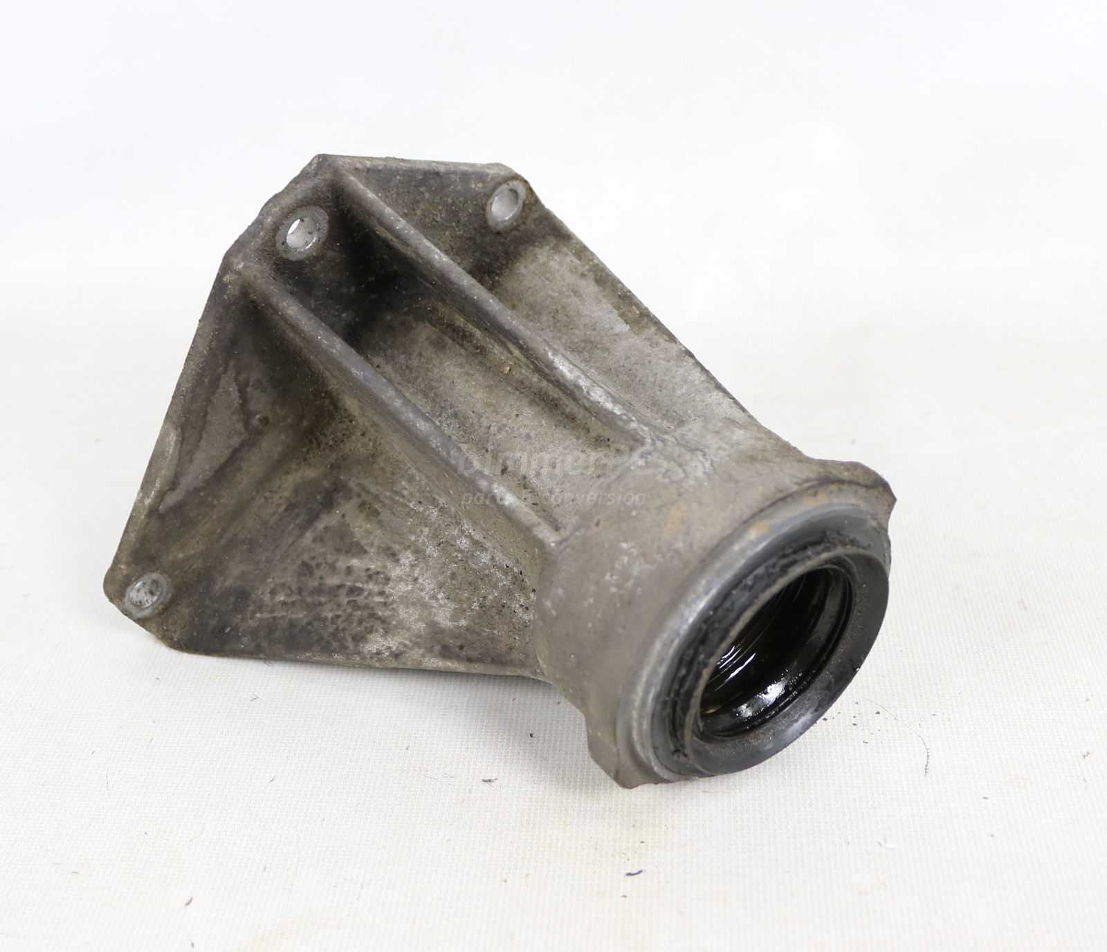 Picture of BMW  Right Front Axle Oilpan Support Output Shaft Bracket E53 X5 V8 for sale