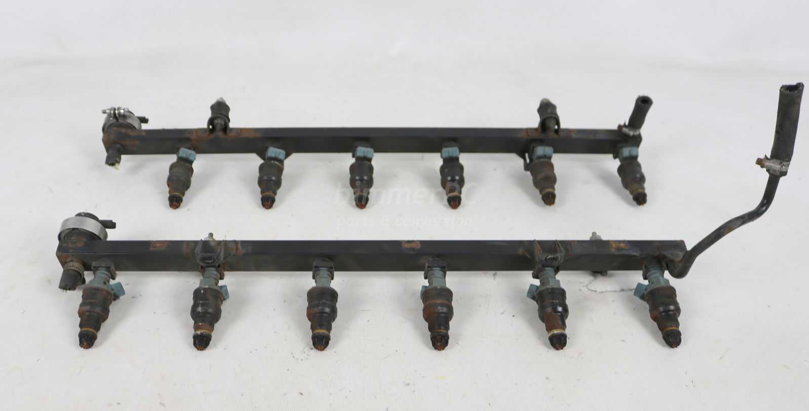 Picture of BMW 3531729587 Engine Fuel Rails w Injectors Left Right Set M70 V12 E32 E31 Early for sale