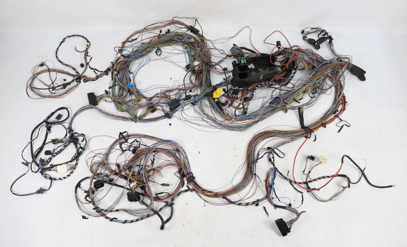 Picture of BMW 61111390229 Body Cable Wiring Harness Main Wire Loom E32 735iL 750iL 1990 for sale