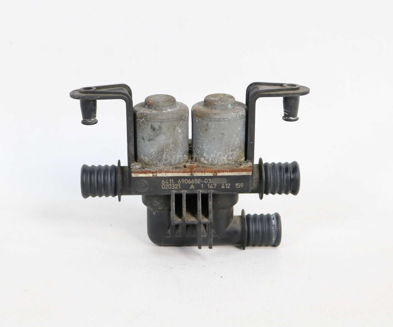 Picture of BMW 64116906652 Heater Water Valves E60 E61 E63 E64 E39 E53 E65 E66 for sale