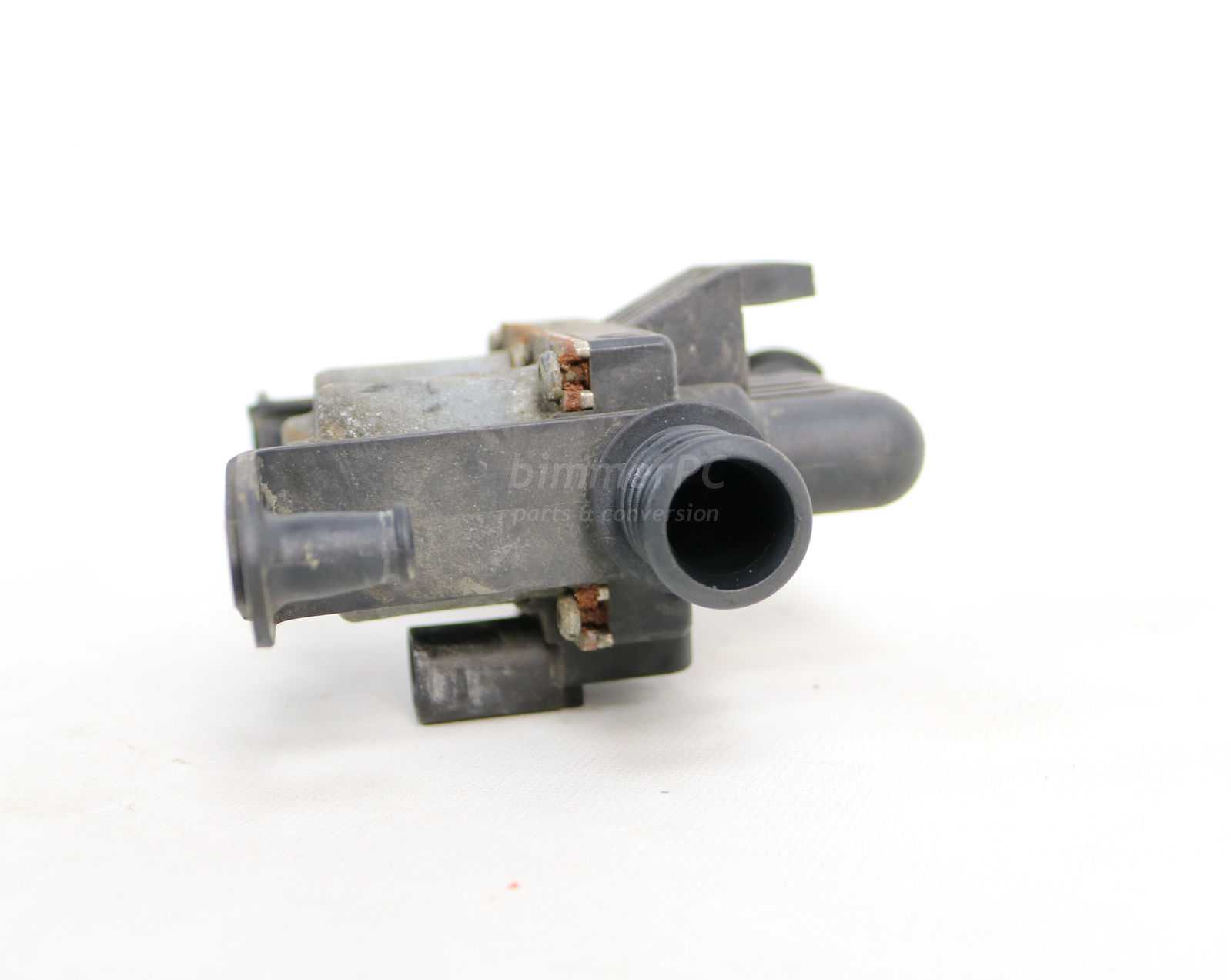 Picture of BMW 64116906652 Heater Water Valves E60 E61 E63 E64 E39 E53 E65 E66 for sale