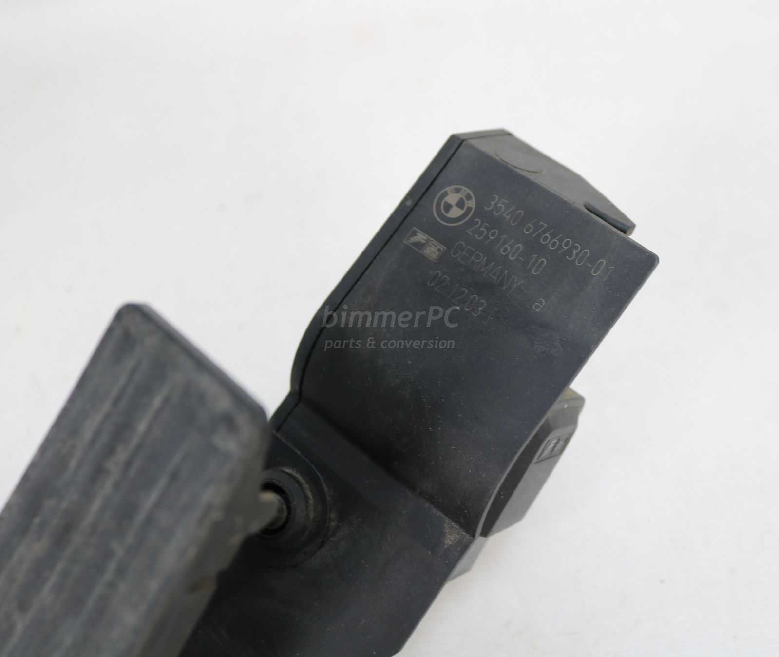 Picture of BMW 35406766930 Accelerator Gas Pedal Throttle Potentiometer E60 E65 E66 E90 E70 F12 F01 F10 for sale