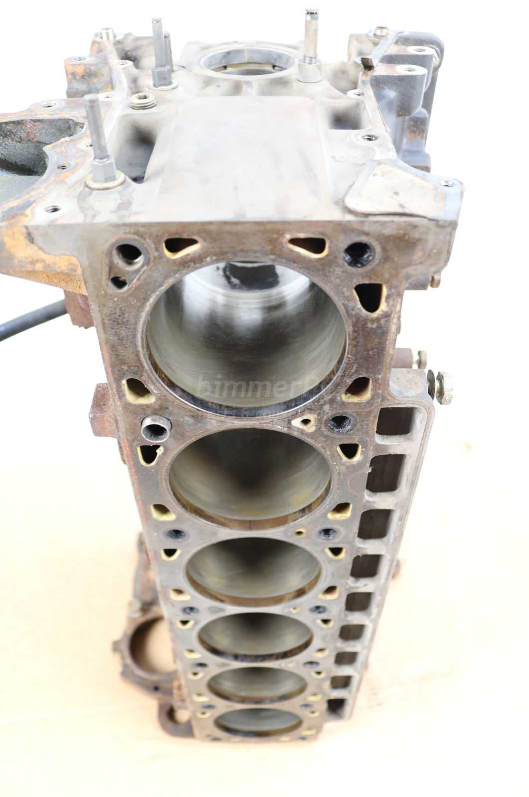 Picture of BMW 11111720650 M30 Inline 6 Cylinder Bare Motor Block Engine E34 E32 E24 for sale