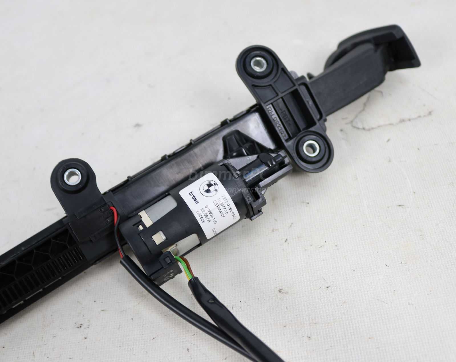 Picture of BMW 72117330780 Right Passengers Seat Belt Extender Arm Handover Drive Motor E92 Late for sale